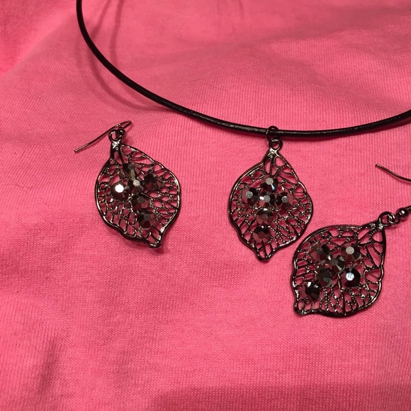 Gorgeous necklace & earrings set light weight NWT - Picture 3 of 8